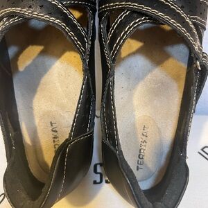 Black Women's Flats
